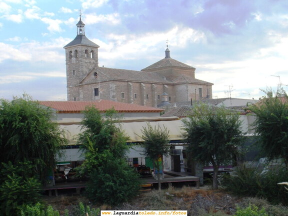 23 de Septiembre de 2006. Primera hora de la mañana. Los coches eléctricos y la Iglesia desde el Castillo