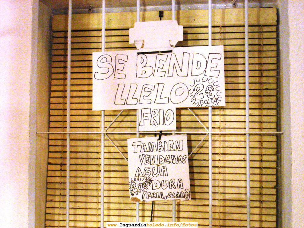 23 de Septiembre de 2006. Curioso cartel en la Calle la Luna