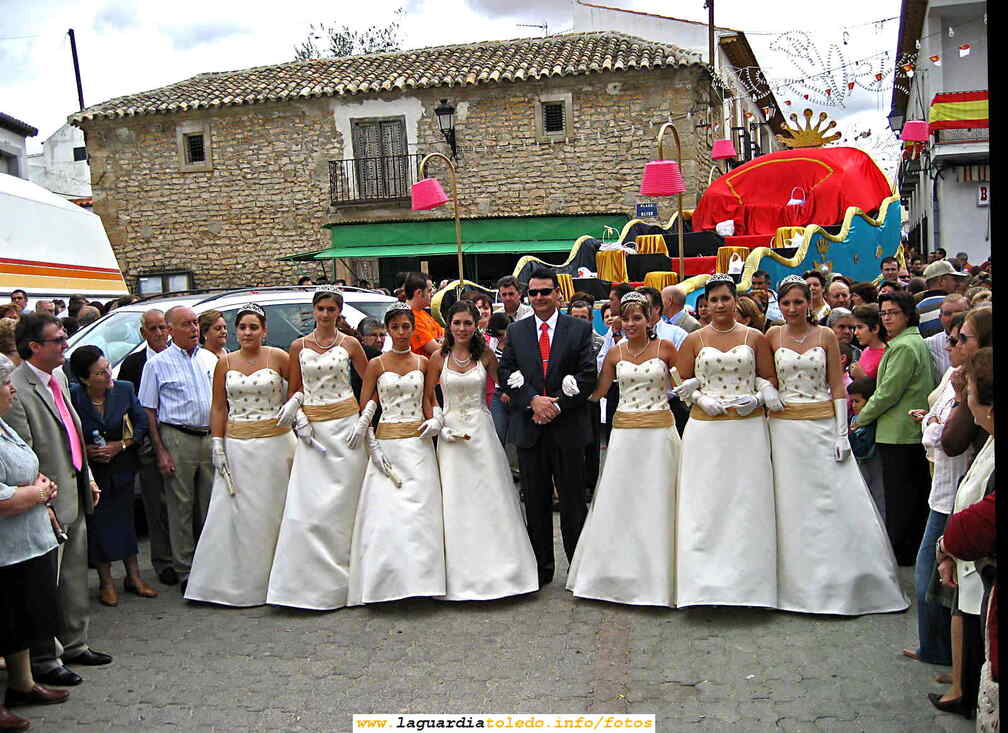 Inaguración Fiestas 2006, Reina, Damas y Mantenedor 2006, justo llegando a la plaza para la coronación.