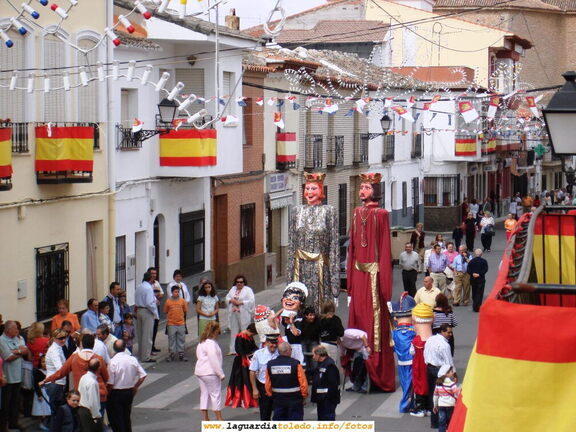 24 de Septiembre de 2006. Gigantes y Cabezudos esperando el desfile