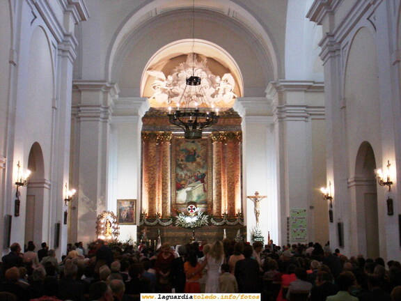 25 de Septiembre de 2006. Panorámica de la Iglesia abarrotada de gente en la misa en honor a nuestro Patrón