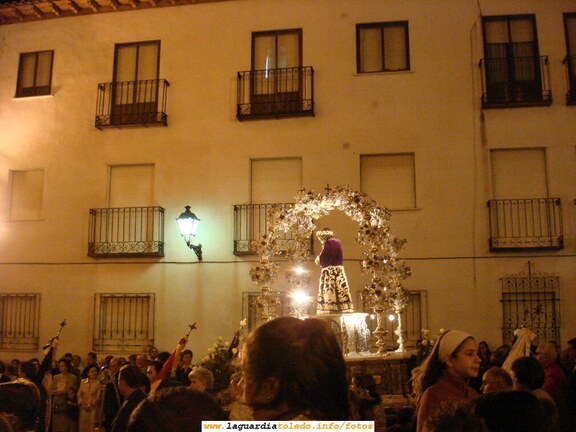 25 de Septiembre de 2006. Procesión nocturna. El Santo Niño durante la entrada al Pretil de la Iglesia