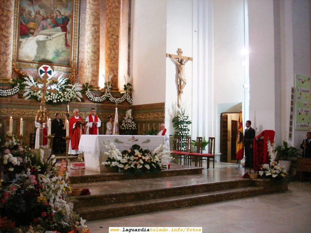 26 de Septiembre de 2006. Panorámica del altar con los sacerdotes que concelebran la misa del Santo Niño