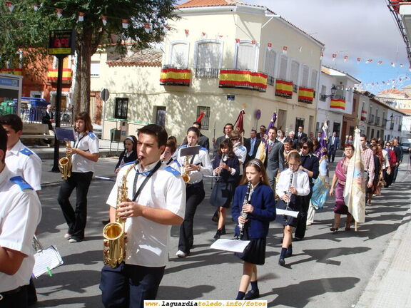 25 de Septiembre de 2006. La Banda Municipal y la Cofradía yendo a por la Reina y Damas para la misa del Santo Niño