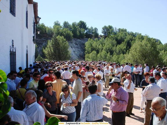 27 de Septiembre de 2006. La Plataforma de la Ermita abarrotada de gente tomando zurra.