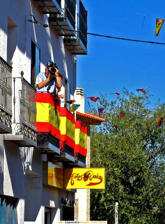 Procesión del 27 de Septiebre 2006, Fotos Ruíz en acción. Quizas otra de las personas que mas ha fotografiado a La Guardia.