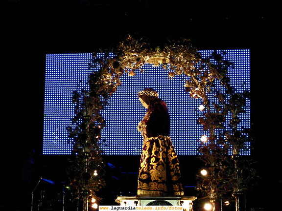 25 de Septiembre 2006, Procesión del Santo Niño. Imagén pasando por delante del escenario de la orquesta.