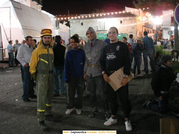 28 de Septiembre de 2006. Instantánea de corredores de los toros de fuego antes de la suelta de los toros