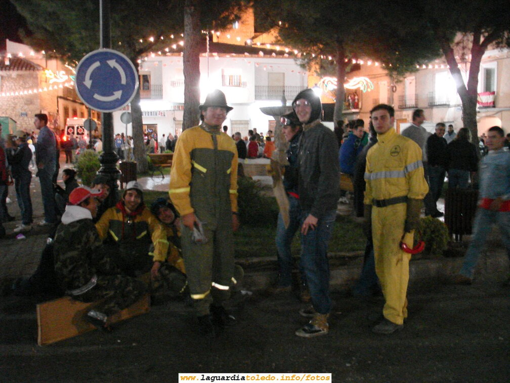 28 de Septiembre de 2006. Instantánea de corredores de los toros de fuego antes de la suelta de los toros