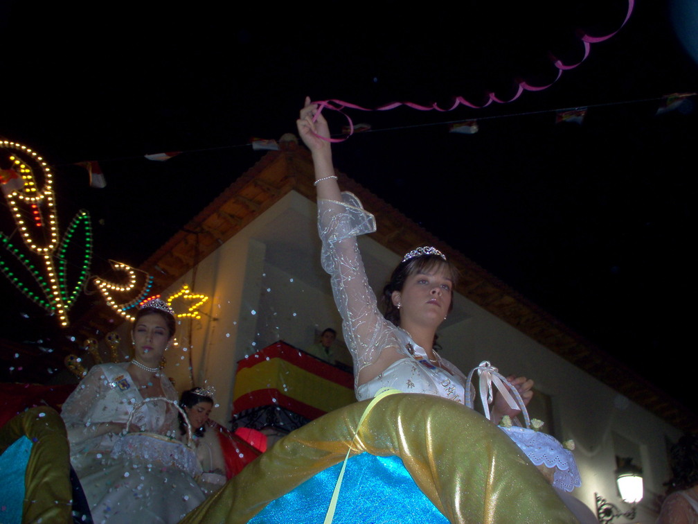 Carroza de la reina y damas 2006 (desfile nocturno)