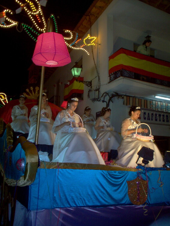 Carroza de la reina y damas 2006 (desfile nocturno)