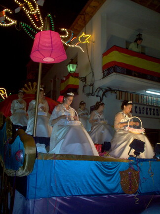 Carroza de la reina y damas 2006 (desfile nocturno)