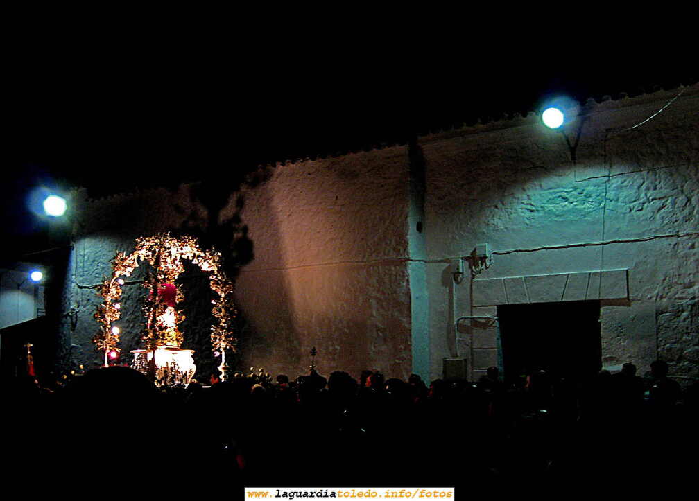 25 de Septiembre 2006, Procesión del Santo Niño. Imágen pasando por delante de la Ermita de Jesús.