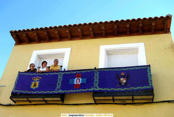 27 de Septiembre 2006, Procesión del Santo Niño hacia su Ermita. Balcones engalanados para despedir al Niño.