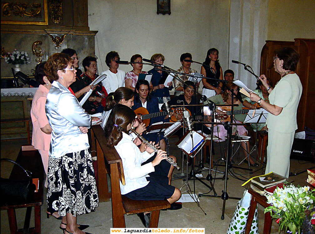 26 de Septiembre de 2006, Solemne misa en honor del Santo Niño, coro parroquial cantando su himno.