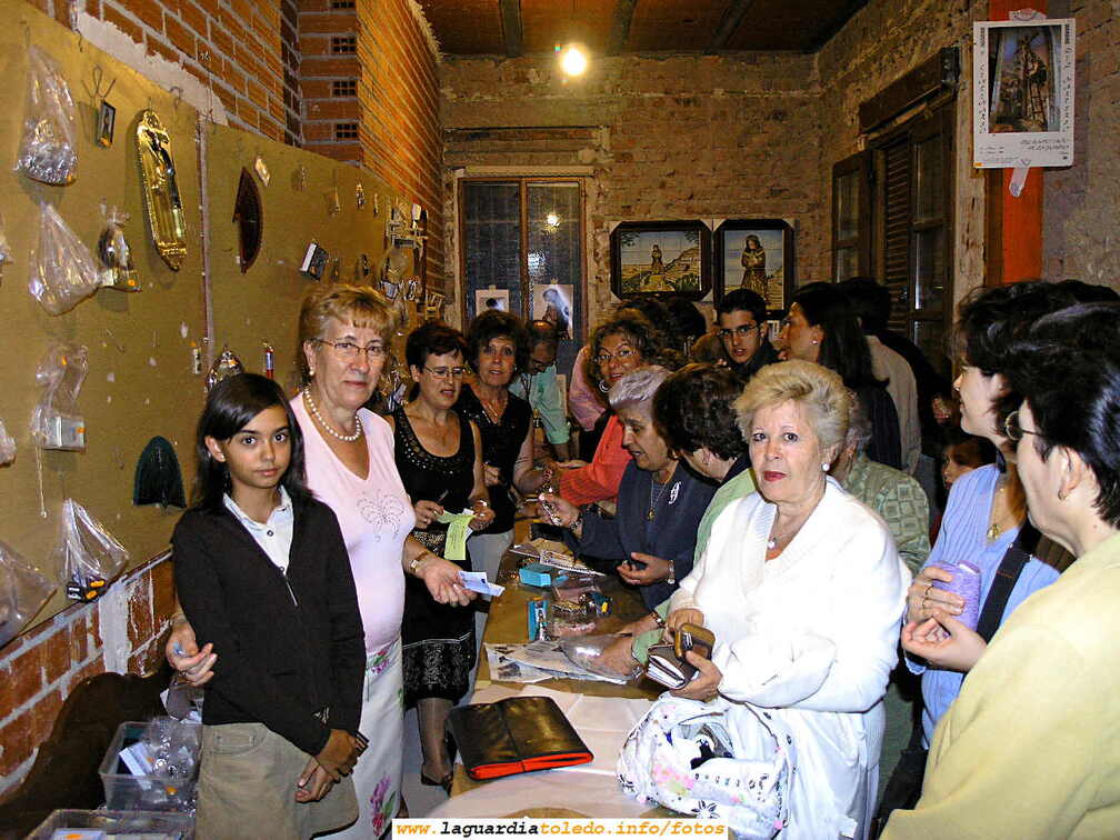 25 de Septiembre 2006, Venta de recuerdos del Santo Niño.
