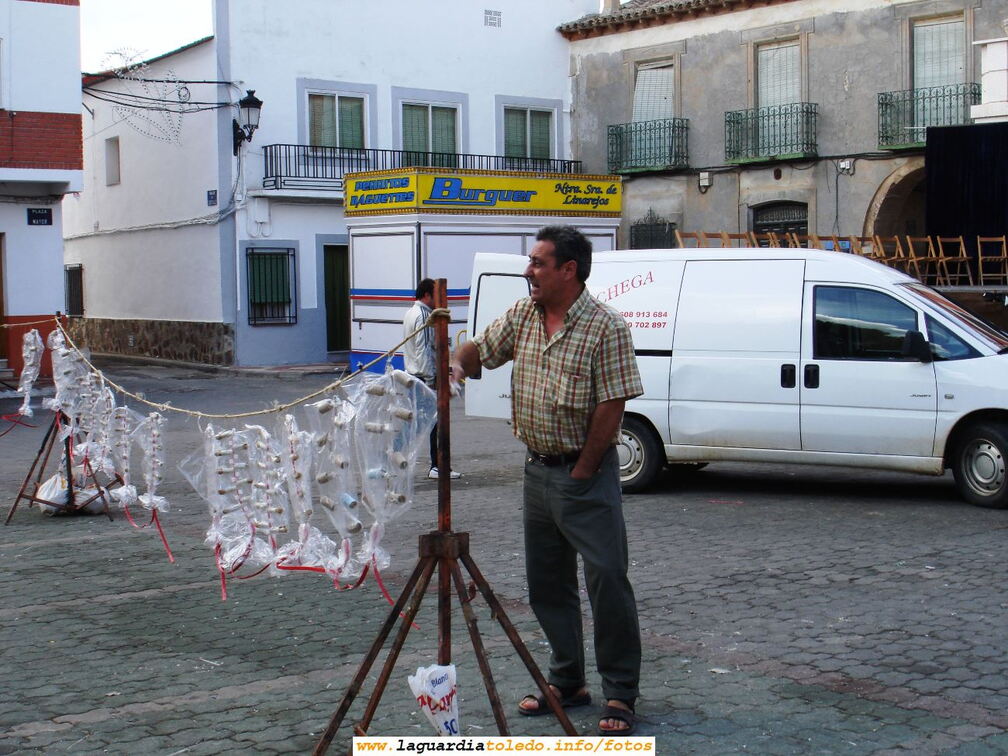 24 de Septiembre de 2006 a primera hora de la mañana. Preparación de la mascletá de la plaza