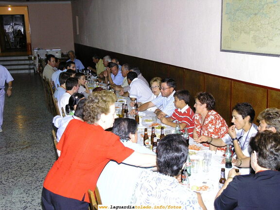 16 de Septiembre de 2006. Merecido refrigerio en casa de Gervasio de la cofradía después de la pedida por el pueblo