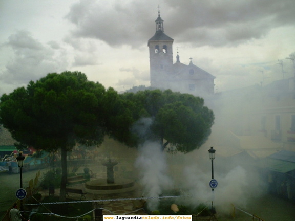 24 de Septiembre de 2006. Curiosa imágen de la Plaza en plena pólvora desde el balcón del Ayuntamiento
