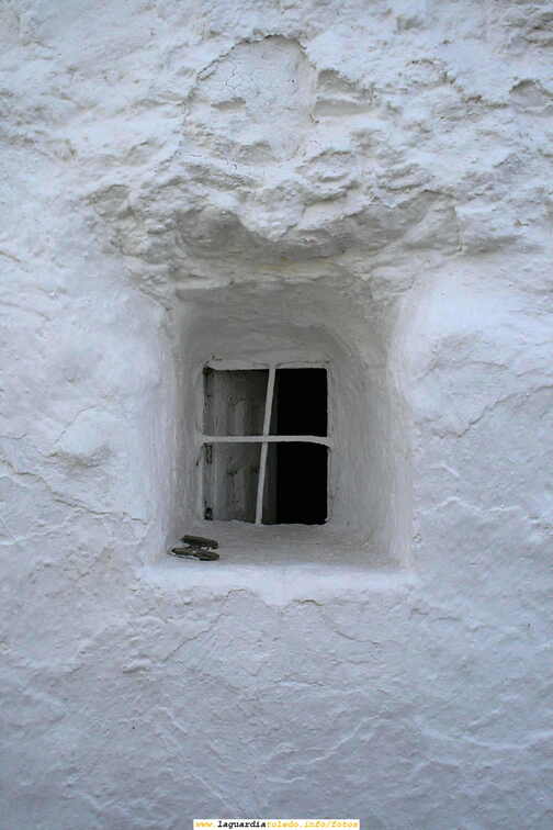 07 de Octubre 2006, Versos escritos en cal, Ventana.