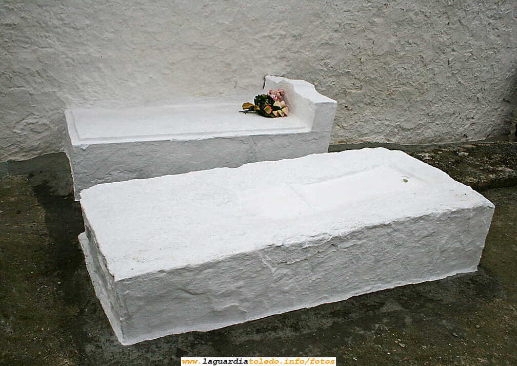1 de Noviembre de 2006, visita al cementerio, Versos postumos en cal.