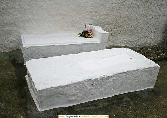 1 de Noviembre de 2006, visita al cementerio, Versos postumos en cal.
