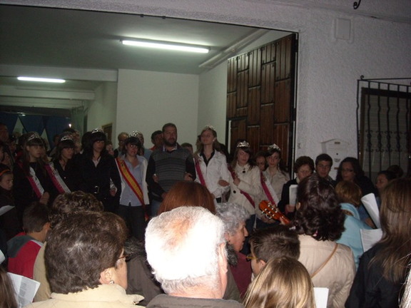 1 de Mayo de 2009, cantando los Mayos a la Reina