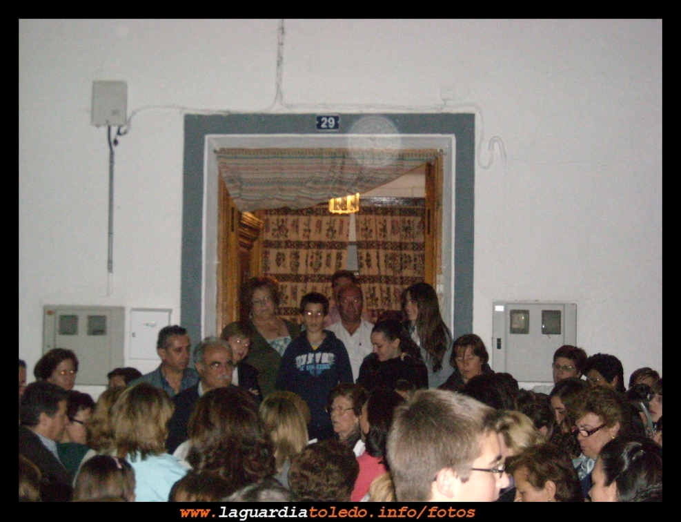 1 de Mayo de 2010. Cantando los mayos al alcalde.