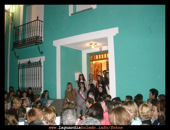1 de Mayo de 2010. Cantando los mayos a la Reina.
