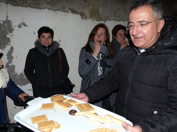 Mayos al Sr.Cura y las Monjas