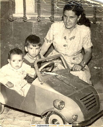 En las fiestas. En la foto, Manola y sus hijos Manolo y Mamen
