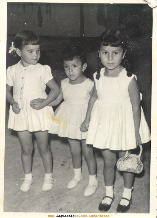 Niñas con el traje de los domingos ("majas" como decimos aquí). Años 60