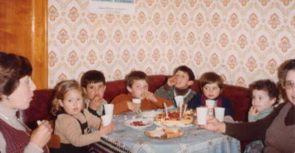 Abril 1979 cumpeaños con amigos y familia
