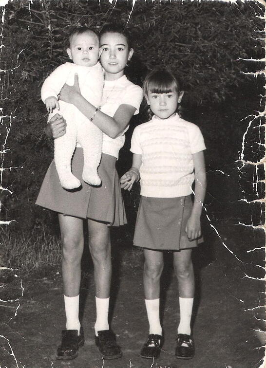 Ana, Eugenia y Paco Orgaz Largo. Año 1972