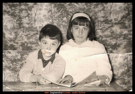 Apolonia y Juán José Guzmán, en la escuela