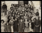 Dª Sagrario y sus niñas.1952
