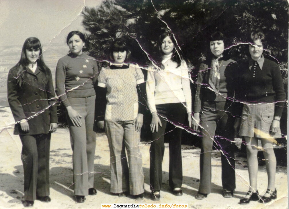 Cuadrilla de amigas en el Cerro. Años 60