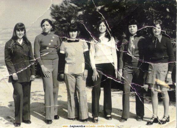 Cuadrilla de amigas en el Cerro. Años 60
