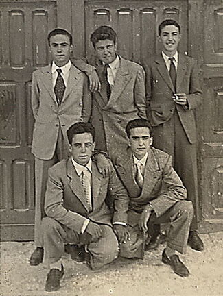 Octubre de 1957, una vez terminadas las fiestas cada uno de nuevo a su tarea, los que etudiaban a estudiar, los que tenían oficio a trabajar.