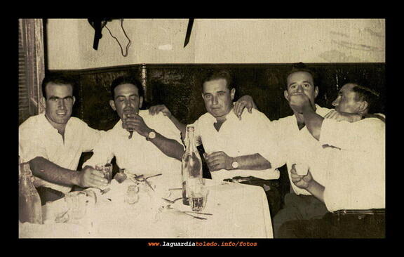 1958 Antonio Tejero y amigos en casa de Cepa