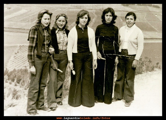 1977. Mari, Conchi, Mari, Angelita y Carmen