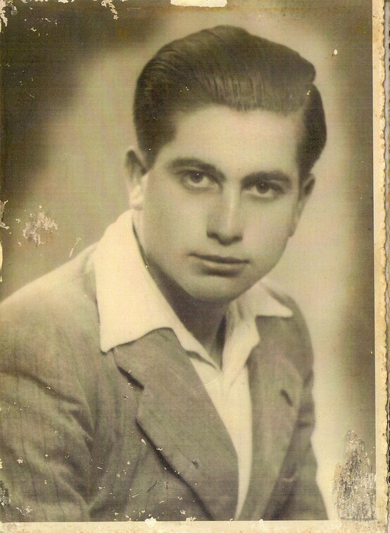 Juan Cabiedas Hernandez. Para mi mi abuelo Juanito y yo para él su princesita. -Padre de Jose el Carnicero-