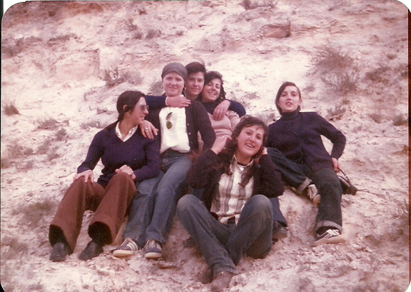 Juli y Pili en el Santo Niño con las amigas