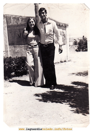 Julian y Sagrario en el Paseo Norte  año 1974
