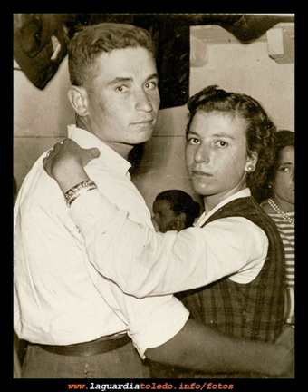 1954. Antonio Tejero y Juana Hernández en el baile