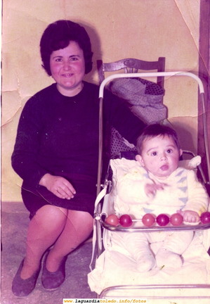 Mari Pedraza con su hijo Cristóbal. Años 60