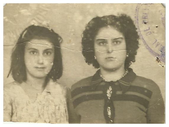 Eleuteria Tejero Pelaez ( cucha ) y Juana Tejero Pelaez, esta foto es tambien extraida del libro de familia numerosa como la anterior foto ya publicada que aparecen el resto de la familia.