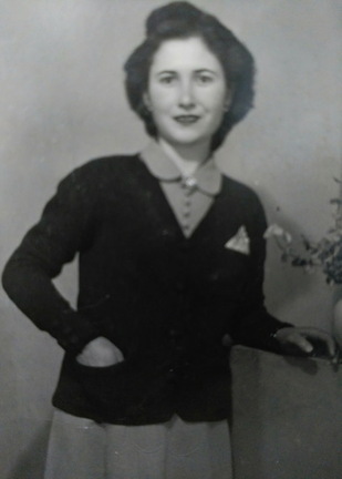 Año 1939 Elvira Orgaz Sánchez  ( mi suegra)