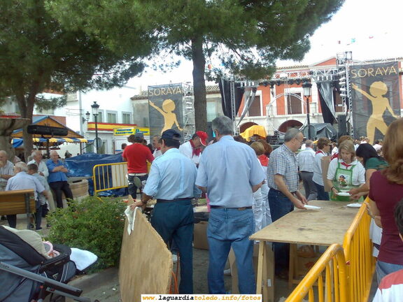 23 de Septiembre de 2007. Almuerzo de huevos fritos organizado por la Peña Los Timbales. Haciendo cola