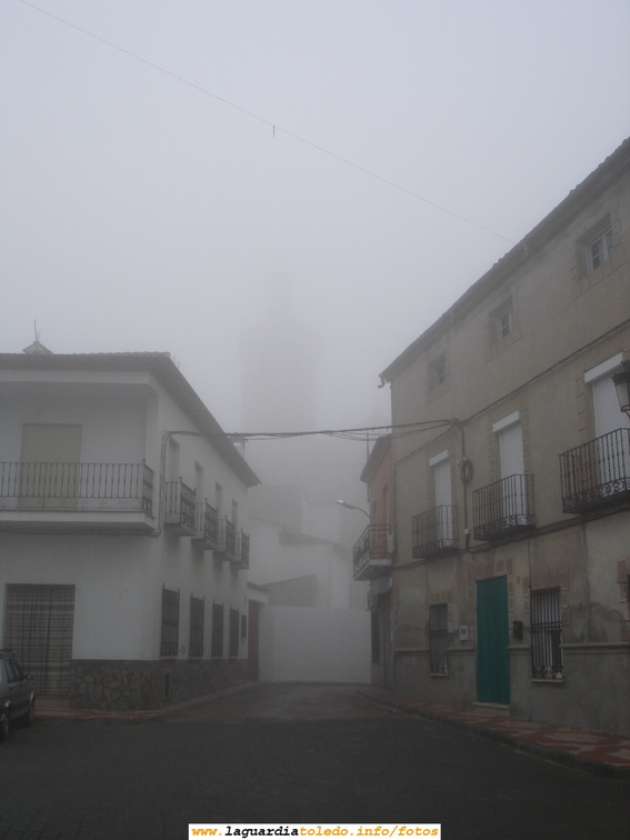 7 de Enero de 2007. Iglesia desde la Plaza un día de niebla
